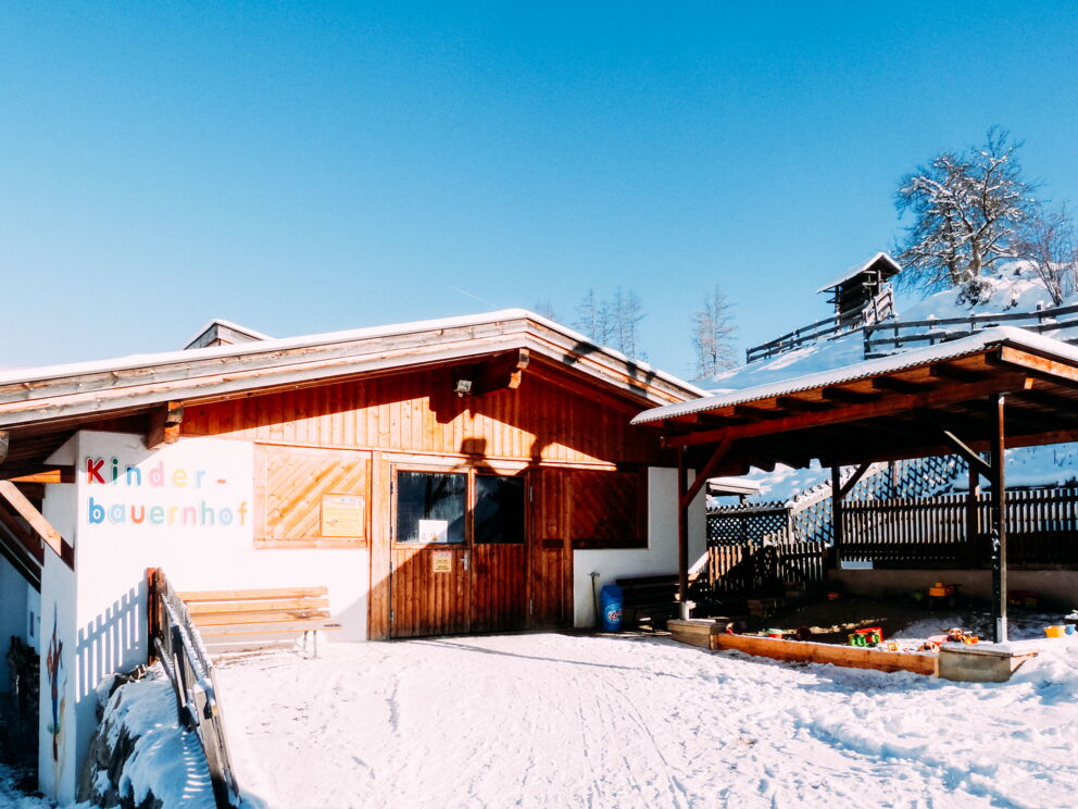 Der Kinder Bauernhof des Pitzis Kinderhotel im Winter