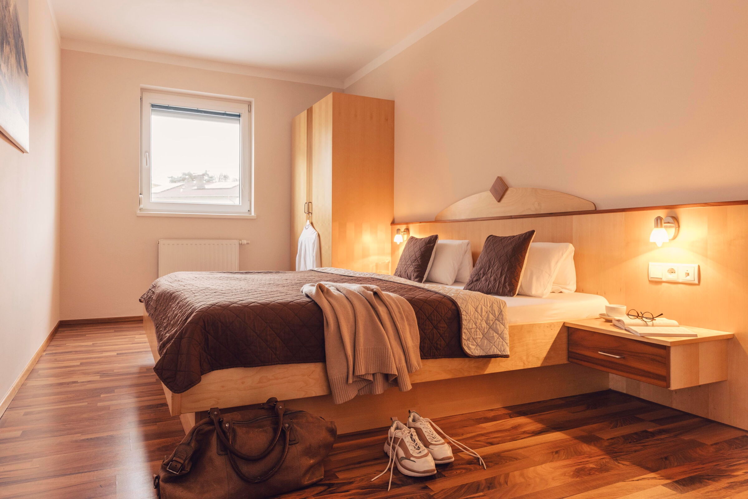 Das geräumige Schlafzimmer in der Pitzisuite