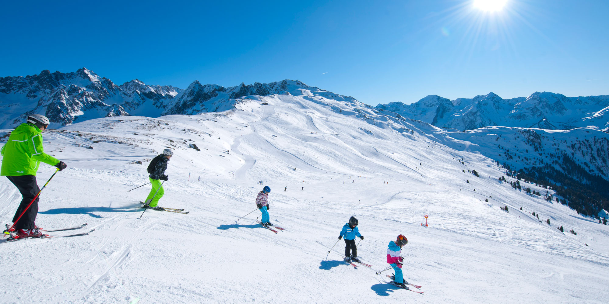 Winterliche Berglandschaft im Pitztal mit verschneiten Gipfeln